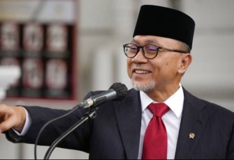 Menteri Perdagangan (Mendag) Zulkifli Hasan mengimbau pedagang pengecer serta toko untuk membeli produk resmi guna membantu mengurangi persebaran produk impor ilegal.