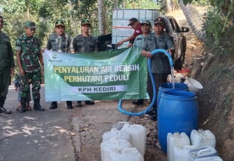 Bantuan Air Bersih 3.000 Liter untuk Warga Kekeringan di Trenggalek
