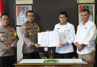 Bupati Natuna Bersama Forkopimda saat Laksanakan Penandatangan NPHD Tanah Untuk Pembagunan Mako Brimob