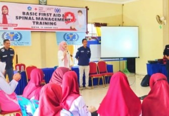 Ketua PMI Bintan Hafizha Rahmadhani saat menghadiri acara pembekalan relawan  Kamis (18/01) di Aula Kantor Kecamatan Seri Kuala Lobam.