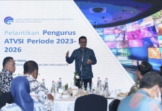 Wamenkominfo Nezar Patria saat menghadiri Pelantikan Pengurus ATVSI Periode 2023-2026 di Hotel Sultan Jakarta Pusat, Selasa (16/01/2024).