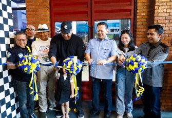 Ketua Umum IMI Bamsoet Bersama Menpora Resmikan P1 Digital Motorsport di Black Stone Garage