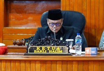 Ketua DPRD BS Barli Halim, SE