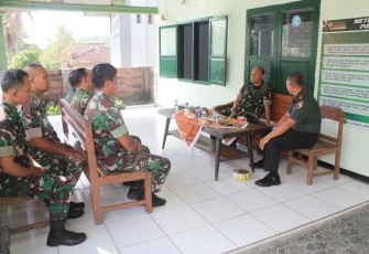 Dandim 0806/Trenggalek Tingkatkan Silaturahmi dengan Anggota Posramil 0806/Suruh