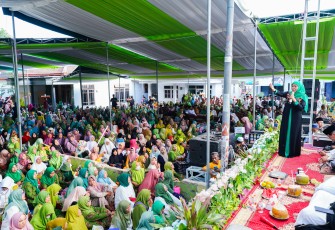 Khofifah Ajak Muslimat NU Jember Perbanyak Sedekah 