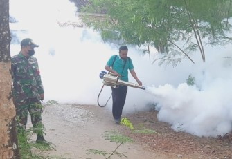 Babinsa Kodim 0802/Ponorogo Pendampingan Pengasapan Fogging