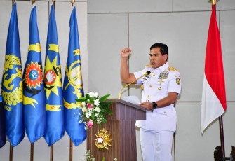 Kasal Laksamana TNI Dr. Muhammad Ali, saat memimpin Upacara Pembukaan Pendidikan Reguler (Dikreg) Sekolah Staf dan Komando TNI Angkatan Laut (Seskoal) Angkatan ke-62 tahun 2024 di Auditorium Yos Soedarso, Cipulir, Jakarta, Senin (05/02). 