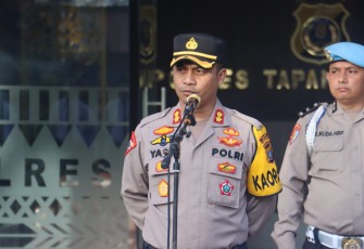 Kapolres Tapanuli Selatan (Tapsel), AKBP Yasir Ahmadi, SIK, MH, saat pimpin Apel pagi jam Pimpinan perdana, Senin (8/1/2024) di Mapolres Tapsel