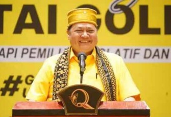 Ketua Umum Partai Golkar, Airlangga Hartarto saat memimpin acara konsolidasi pemenangan di Balai Sudirman, Bandung, Jumat (19/1/2024).