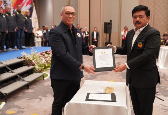 etua Umum PB FORKI Marsekal TNI (Purn) Dr. (H.C.) Hadi Tjahjanto, S.I.P. mengukuhkan Pengurus Pusat INKAI Periode 2023-2027, yang diketuai oleh DR Ivan Yulivan, M.M., M.Tr.han., bertempat di RA Sueites, Jakarta Selatan, Sabtu (5/10/2024)