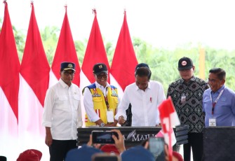 Presiden Jokowi Resmikan Tol Lima Puluh-Kisaran