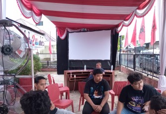 PDI - Perjuangan telah memasang layar tabel monitor dan tempat duduk bagi masyarakat yang ingin langsung menyaksikan hasil hitung cepat Pilkada Serentak Pemilihan Walikota dan Wakil Walikota Padangsidimpuan dan Pemilihan Gubernur dan Wakil Gubernur Sumatera Utara (Sumut)