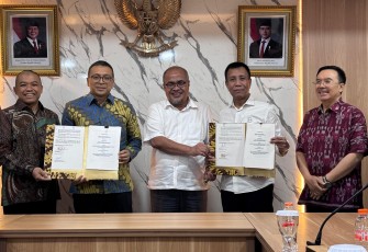 Badan Pengusahaan (BP) Batam melalui Anggota Bidang Pengusahaan, Wan Darussalam dan PT Batam Sarana Surya menandatangani Adendum Kedua Penyediaan Infrastruktur Genangan Waduk Duriangkang, Selasa (24/12/2024)