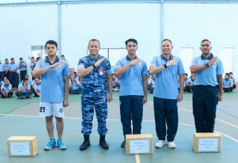  Menumbuhkan rasa kebersamaan, keakraban, juga sportivitas, Koops Udara I  menggelar pertandingan Voli Gembira bertempat di GOR Brahmastra Koops Udara I, Jumat (8/3/2024)