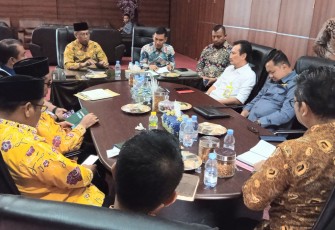 Pemerintah Provinsi (Pemprov) Bengkulu menggelar rapat membahas kelancaran arus mobilisasi bahan material ke Pulau Enggano, di Ruang Rapat Dinas PUPR Provinsi Bengkulu, Kamis (18/1)