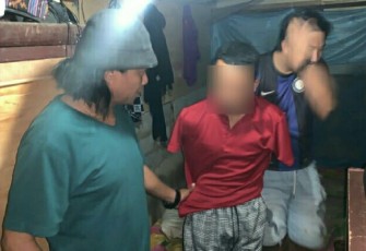 Tim Resmob Polres Bitung saat mengamankan TP pelaku penganiayaan dengan menggunakan clurit