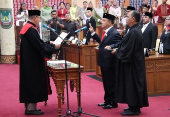 Budi Mardiyanto Resmi Sebagai Wakil Ketua II  DPRD Batam Setelah Dilantik Ketua Pengadilan Negeri Batam 