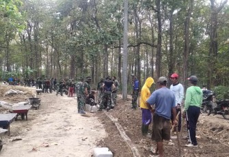 Sambutan Hangat dan Antusias Warga Kepada Personel Satgas TMMD Ke 121 Kodim 0805/Ngawi 