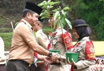 Kasad saat memimpin upacara pembukaan Perkemahan Sabtu-Minggu (Persami) Saka Wira Kartika Terpusat, bertempat di Bumi Perkemahan Cipayung, Jatinangor, Kabupaten Sumedang, Sabtu (3/2/2024).