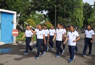 Danlantamal V Laksanakan Olahraga Pagi