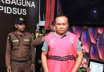 TB saat ditahan Tim Penyidik Bidang Pidsus Kejaksaan Tinggi Maluku