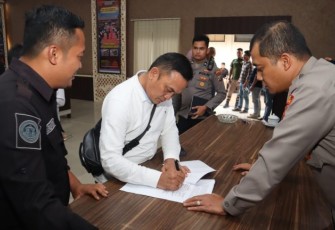 Anggota DPRD Tapanuli Selatan (Tapsel), Andes Mar Siregar, menunjukkan komitmennya dalam memperjuangkan keadilan bagi karyawan PT. Sinar Avanoska Emas (SAE) dalam penyelesaian konflik yang terjadi.