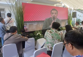 Ketua KPU Kota Bitung, Deslie D Sumampouw saat membuka Pleno Rekapitulasi perhitungan tingkat kota 