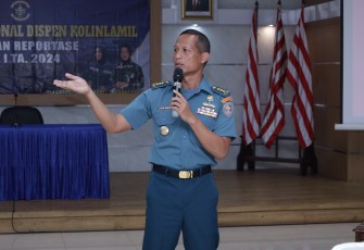  Asisten Personel (Aspers) Pangkolinlamil Kolonel Laut (P) Totok Irianto, CRMP 