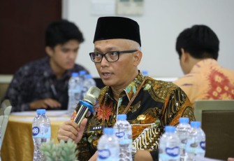 Plt. Sekretaris BSKDN Abas Supriyadi saat mewakili Kepala BSKDN Yusharto Huntoyungo membuka Focus Group Discussion (FGD) terkait Pedoman Penyusunan Strategi Kebijakan Bidang Pemerintahan Dalam Negeri di Grand Dafam Ancol pada Kamis, 7 Maret 2024. 
