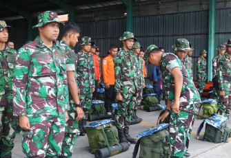 Komandan Lanud Raden Sadjad (RSA) Natuna, Kolonel Pnb Dedy Iskandar, S.Sos., M.M.S., M.Han,  memantau secara ketat kesiapan menjelang Latihan Survival Dasar Tahun Anggaran 2024 yang dilaksanakan di Lanud Raden Sadjad Kabupaten Natuna  Provinsi Kepulauan Riau, Kamis (1/2/2024)