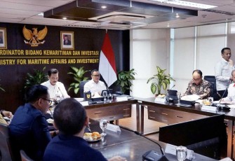 MenPANRB Azwar Anas usai rapat koordinasi di Kantor Kemenko Marvest Jakarta Pusat, Senin (15/01/2024)