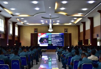 Danwing Udara 2 Juanda Puspenerbal saat memberikan Entry Briefing mengawali tugasnya memimpin Wing Udara 2 Puspenerbal yang digelar di Wisma Perwira, Lanudal Juanda, Selasa (23/1/2024)