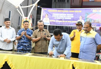 Gubernur Ansar saat Resmikan Revitalisasi Pasar Malam dan Tugu Pentakbiran Kabupaten Karimun