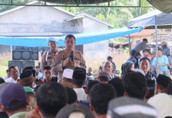 Dihadapan masyarakat, Kapolres Tapsel, AKBP Yasir Ahmadi, saat beri pesan menggelegar ke PT SKL di hadapan masyarakat para pengurus dan anggota Koperasi Tondi Bersama