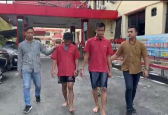 Tersangka kenakan baju tahanan saat diamankan