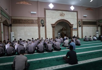 Polda Banten melaksanakan pembinaan rohani dan mental (Binrohtal), ini merupakan kegiatan rutin yang dilaksanakan oleh personel Polda Banten satu kali dalam seminggu yakni setiap hari Kamis
