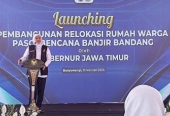 Gubernur Khofifah saat Launching Pembangunan Hunian Korban Banjir Kalibaru