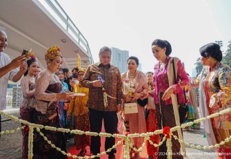 Menteri Koordinator Bidang Perekonomian Airlangga Hartarto saat menyampaikan sambutan dalam acara Pembukaan Kongres Wanita Indonesia (KOWANI) Expo dan Hari Kebaya Nasional Tahun 2024, di Jakarta Pusat, Selasa (23/07/2024)