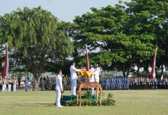 Upacara Pengibaran Bendera Merah Putih memperingati HUT Kemerdekaan Republik Indonesia ke-79 di Alun - alun Karanganyar, pada Sabtu pagi (17/8/2024)