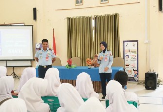 Komandan Lanud Raden Sadjad (Danlanud RSA) Natuna, Kolonel Pnb Dedy Iskandar, S.Sos., M.M.S., M.Han., mengajak generasi muda Natuna bergabung menjadi prajurit TNI AU. Hal ini disampaikannya pada sosialisasi rekrutmen penyedian prajurit TNI AU Tahun 2024 bertempat Aula SMA Negeri 2 Ranai, Kecamatan Bunguran Timur, Kabupaten Natuna, Provinsi Kepulauan Riau, Senin (8/1/2024)