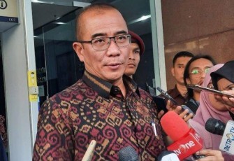 Ketua KPU RI Hasyim Asy'ari kepada wartawan di Komplek Parlemen Senayan, Jakarta, Senin (5/2/24).
