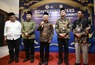 Wapres K.H. Ma’ruf Amin saat menghadiri Brawijaya Halal Summit 2024 Peluncuran UB Halal Center, dan UB Halal Metric di Universitas Brawijaya (UB), Jl. Veteran No. 10-11, Ketawanggede, Kec. Lowokwaru, Malang, Jawa Timur, Jumat (19/01/2024).