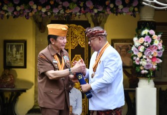 Danlantamal V Hadiri Penganugerahan Tanda Penghargaan Bintang Legiun Veteran RI