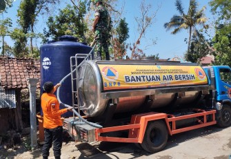 Babinsa Kodim 0802/Ponorogo Pendampingan Pengedropan Ke Rumah Warga