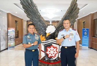 Pangkoops Udara I Marsda TNI Mohammad Nurdin dalam menerima kunjungan Pangkogabwilhan I Laksdya TNI Agus Hariadi M.Han., beserta rombongan di Ruang Bima Makoops Udara I. (Senin, 5/2/2024).