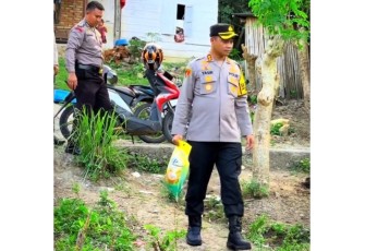 Kapolres Tapanuli Selatan AKBP Yasir Ahmadi, SIK, MH Bawa Beras Sendiri untuk Warga Pra Sejahtera
