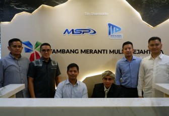 Buya Yahya (Ketiga dari Kanan) Bersama Jajaran Direksi dan Komisaris PT TMMS