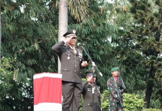 Dandim 0508/Depok, Kolonel Inf Iman Widhiarto menjadi Inspektur Upacara Peringatan Hari Pahlawan tahun 2024, di TMP Cilodong, Minggu (10/11/24)