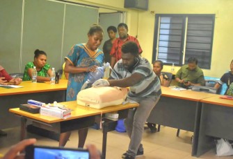 Pelatihan kesehatan bagi perawat di Vanuatu 