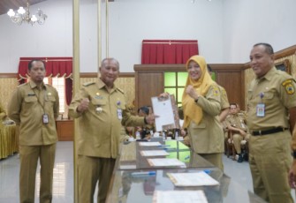 Pj Bupati Tandatangani Pakta Integritas 
